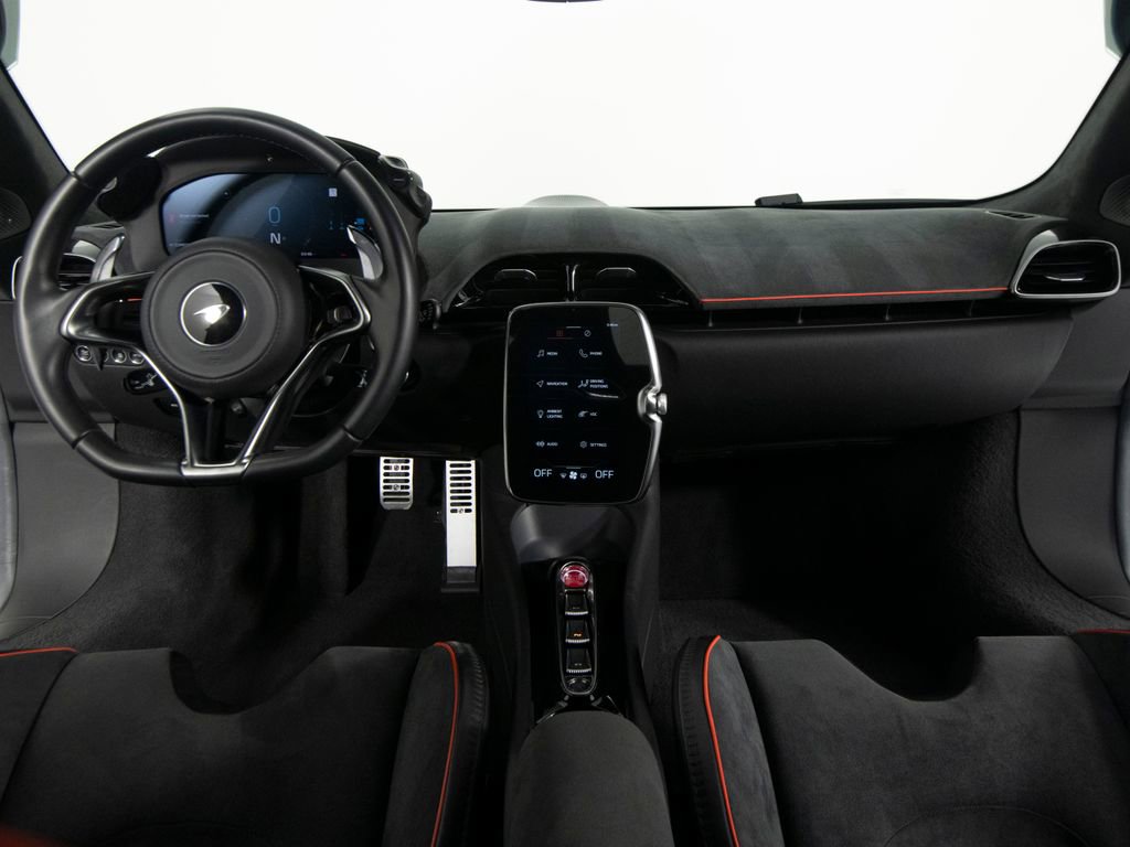 Used 2023 McLaren Artura image 29