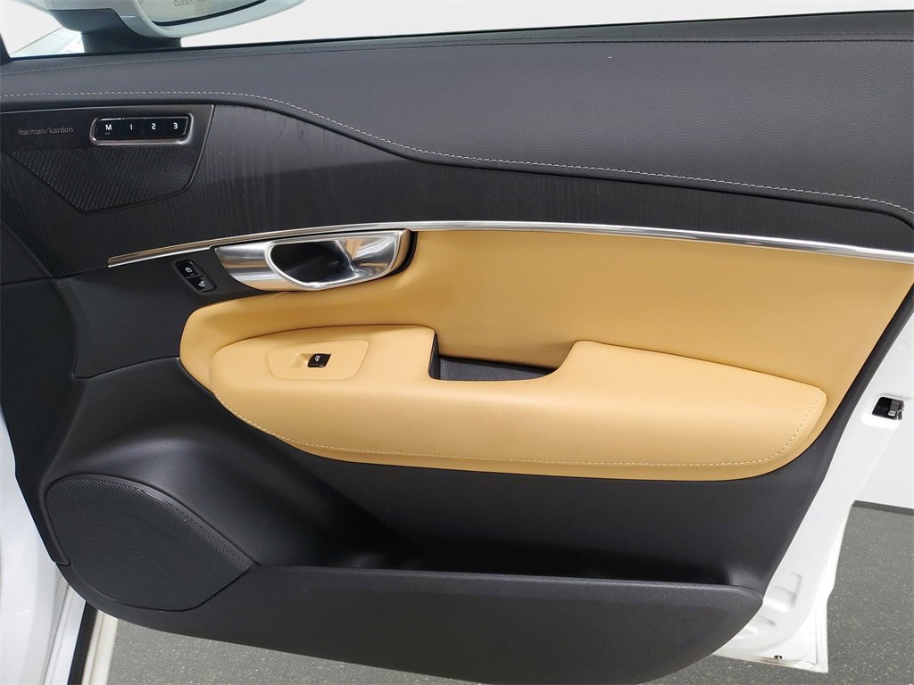 Used 2025 Volvo XC90 T8 Ultra w/ Protection Package Premier image 32
