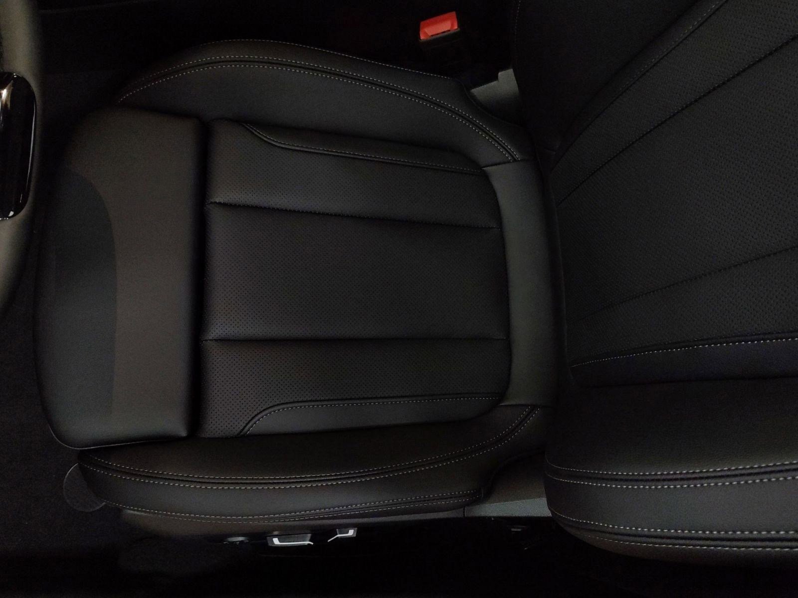 New 2026 BMW 330i Sedan w/ Premium Package image 13