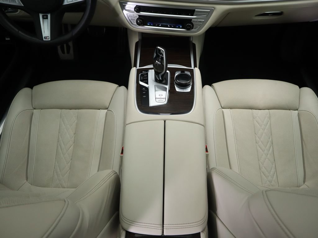 Certified 2022 BMW 750i xDrive w/ Luxury Rear Seating Package image 17