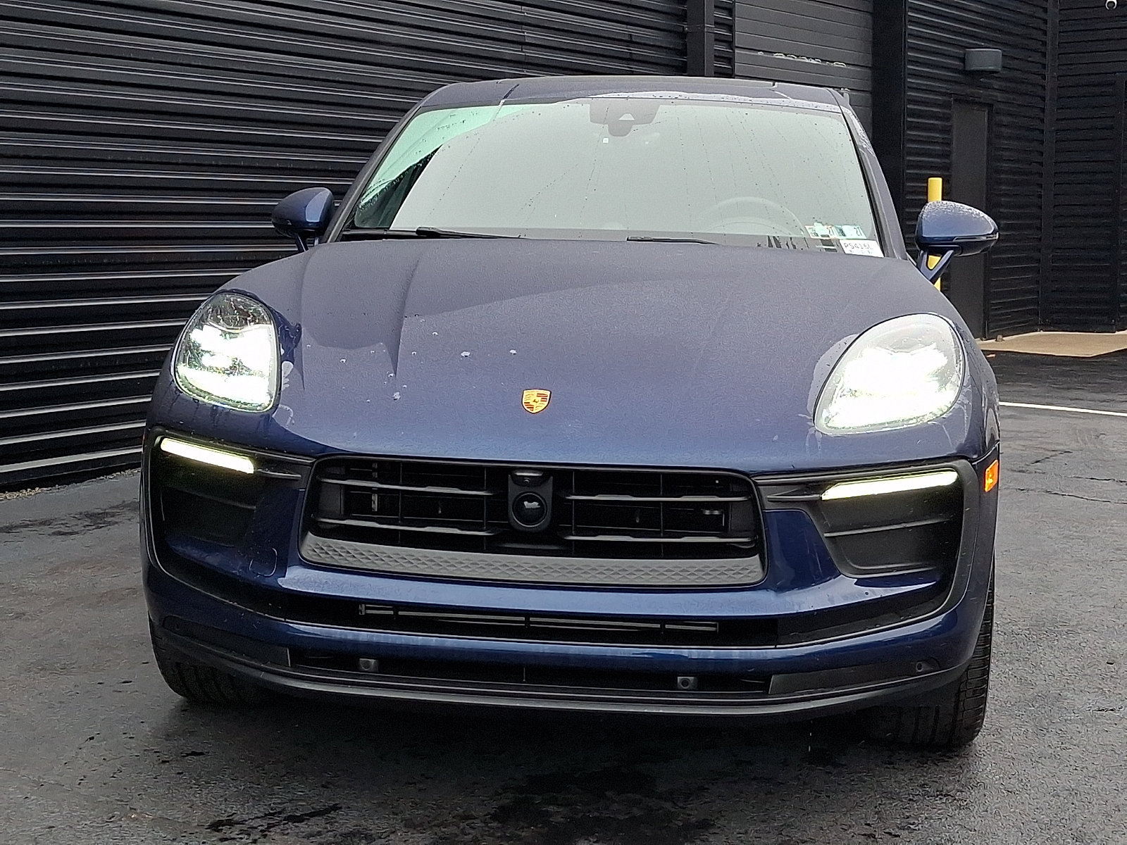 Certified 2025 Porsche Macan AWD/4WD image 10