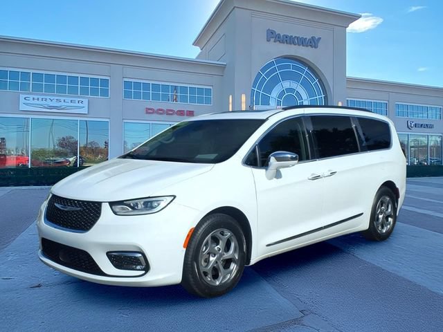 Used 2022 Chrysler Pacifica Limited FWD image 1