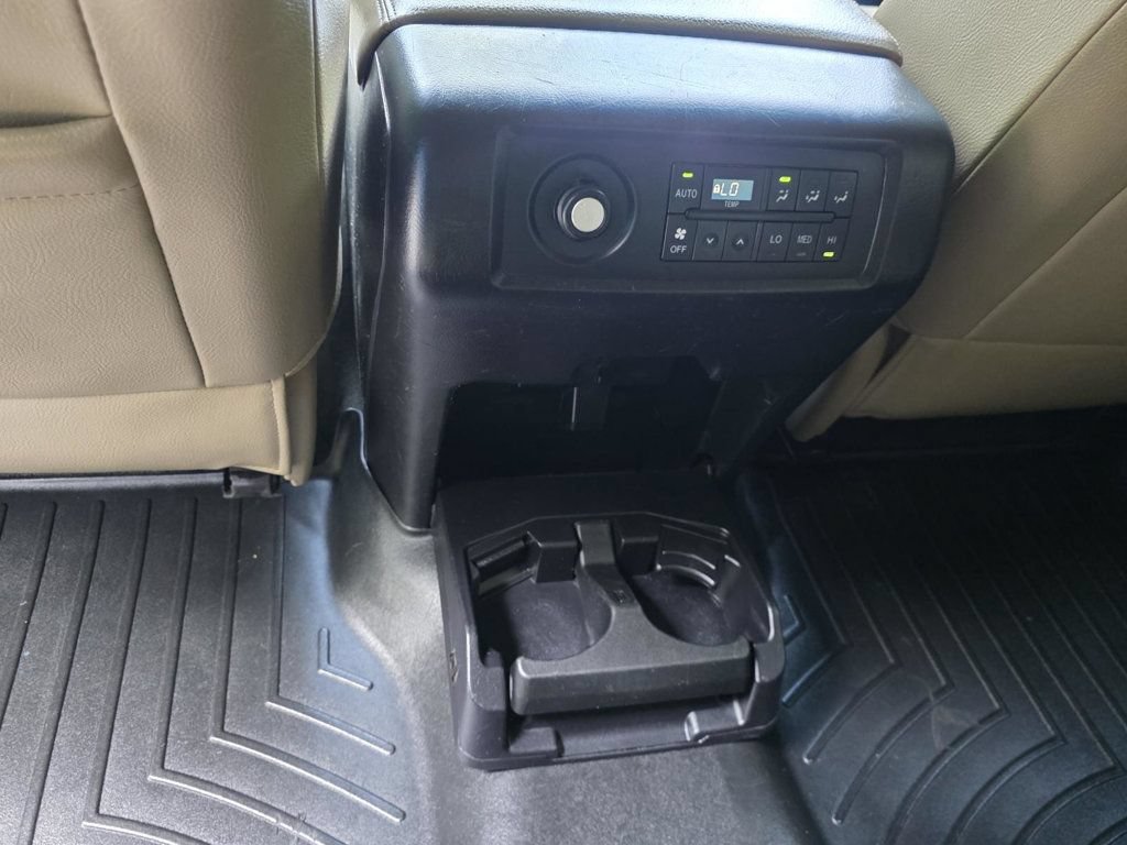 Used 2018 Toyota Sequoia Limited w/ Safety & Convenience Package RWD image 11