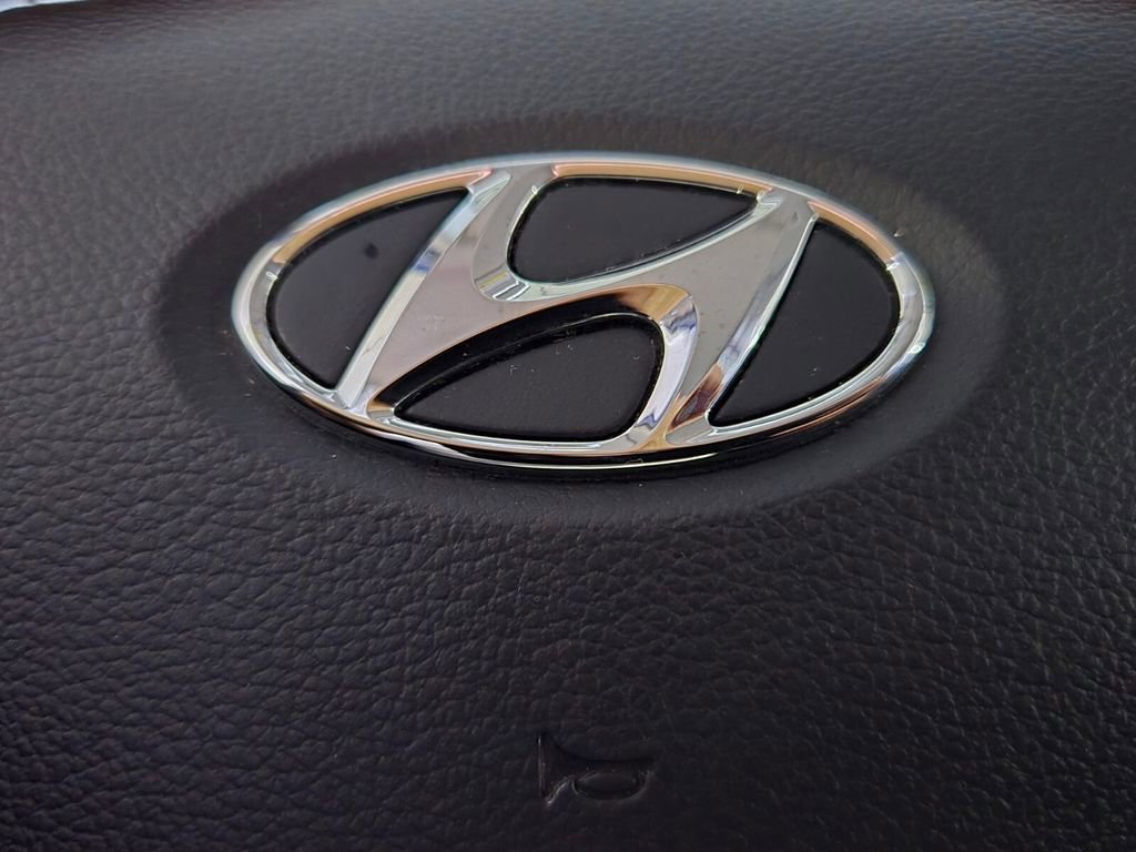 Used 2022 Hyundai Venue Limited w/ Cargo Package FWD image 25