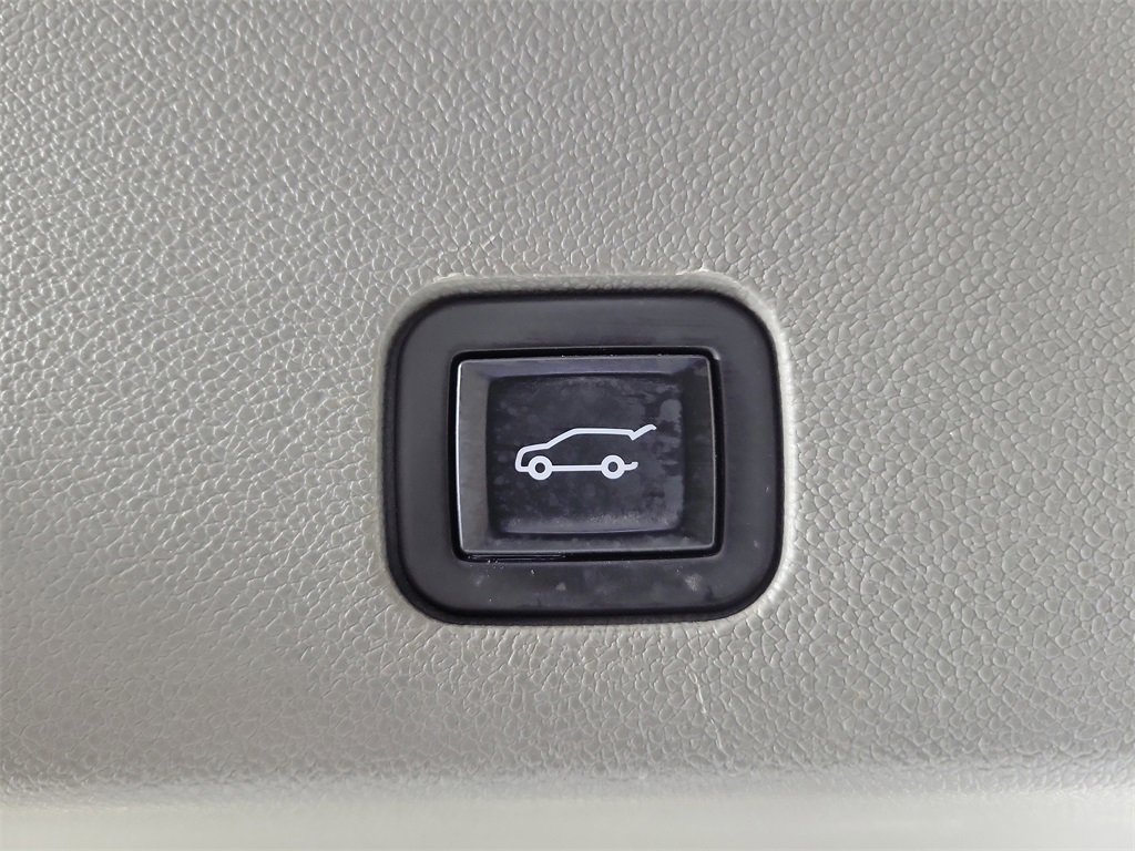 Certified 2022 Cadillac XT6 Premium Luxury w/ Technology Package image 9