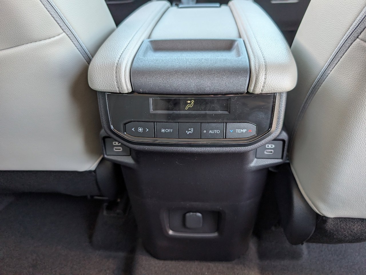 Used 2026 Toyota Grand Highlander XLE image 8