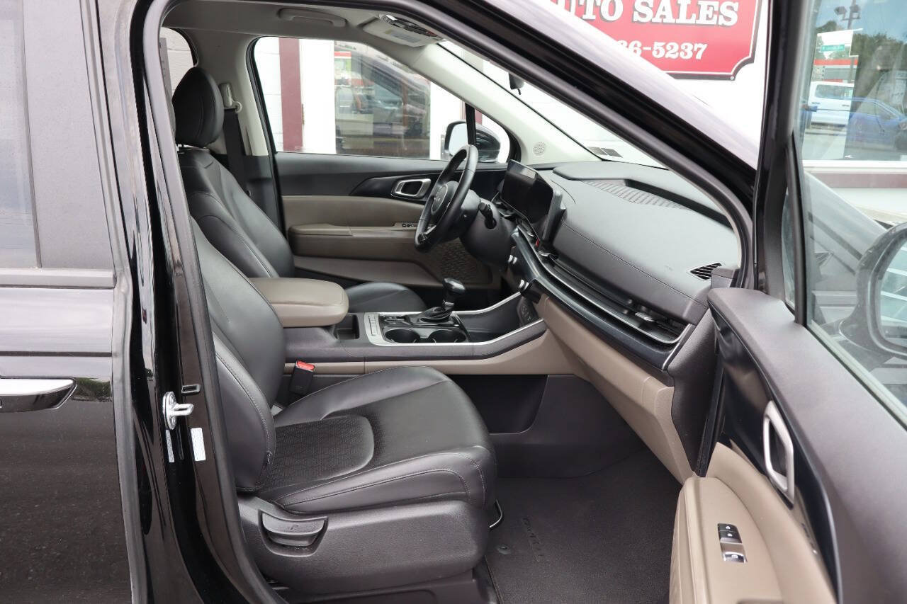 Used 2025 Kia Carnival FWD image 8