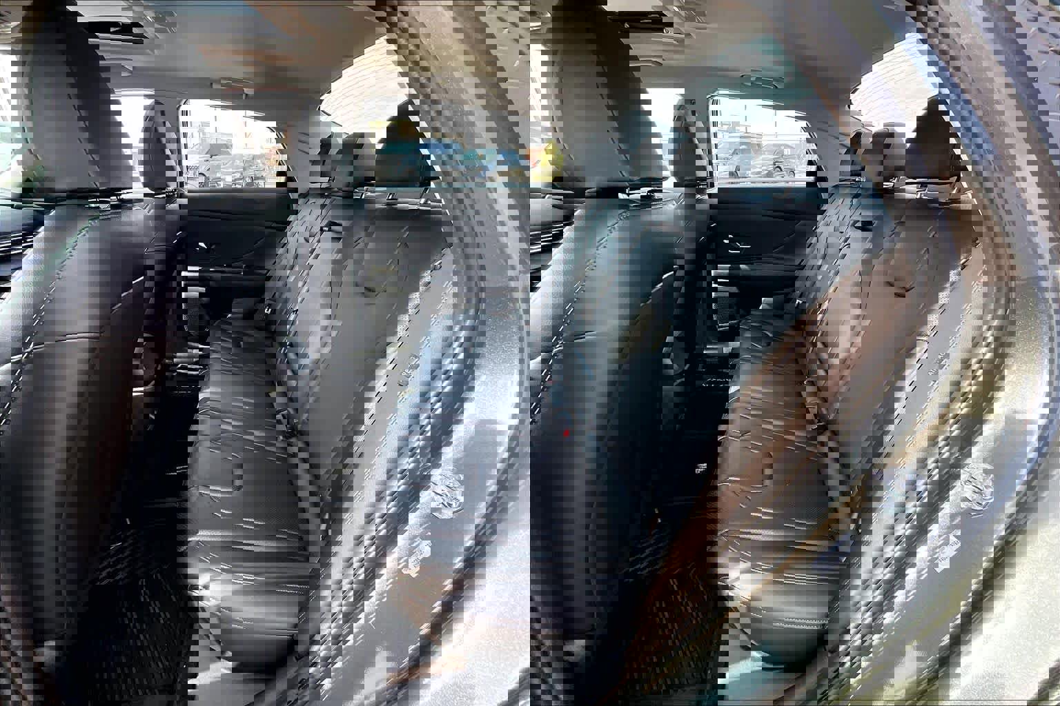 Used 2025 Hyundai Elantra Limited image 18