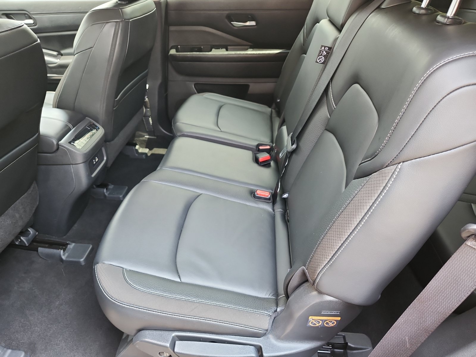 Used 2023 Nissan Pathfinder SL AWD/4WD image 13