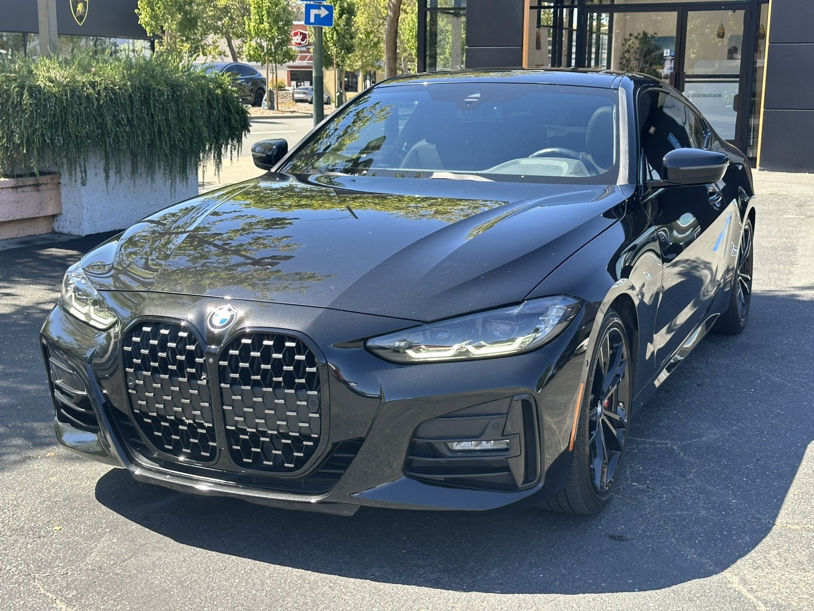 Used 2023 BMW 430i Coupe w/ M Sport Package RWD image 4