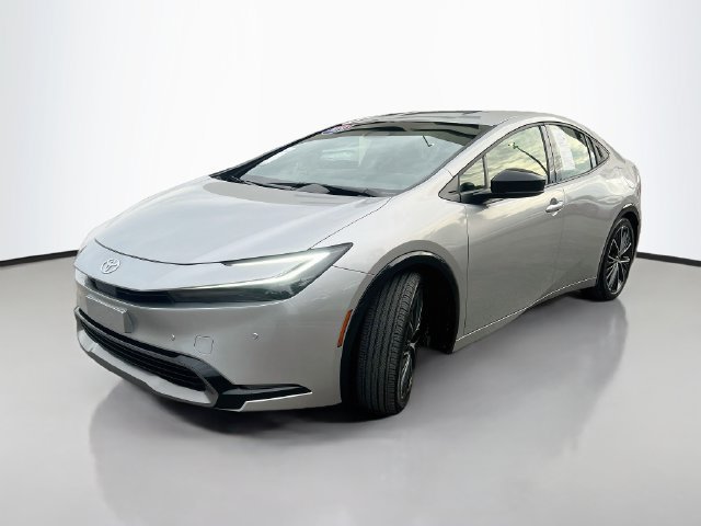 Used 2025 Toyota Prius XLE FWD image 4