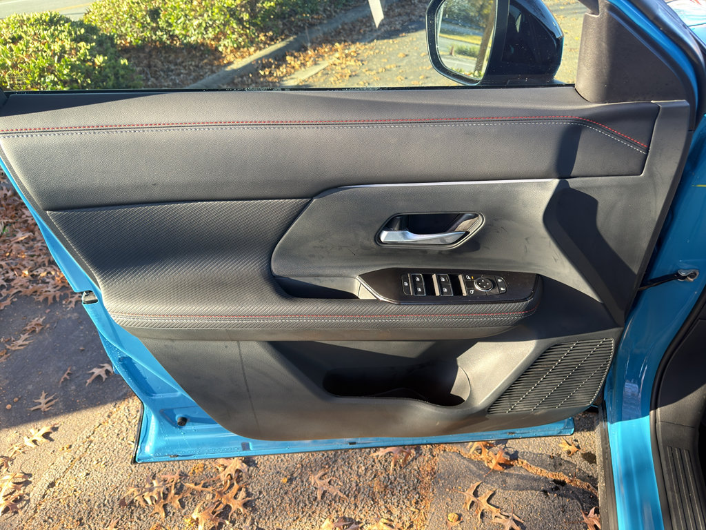 New 2026 Nissan Kicks SR w/ Cold Weather Package image 17