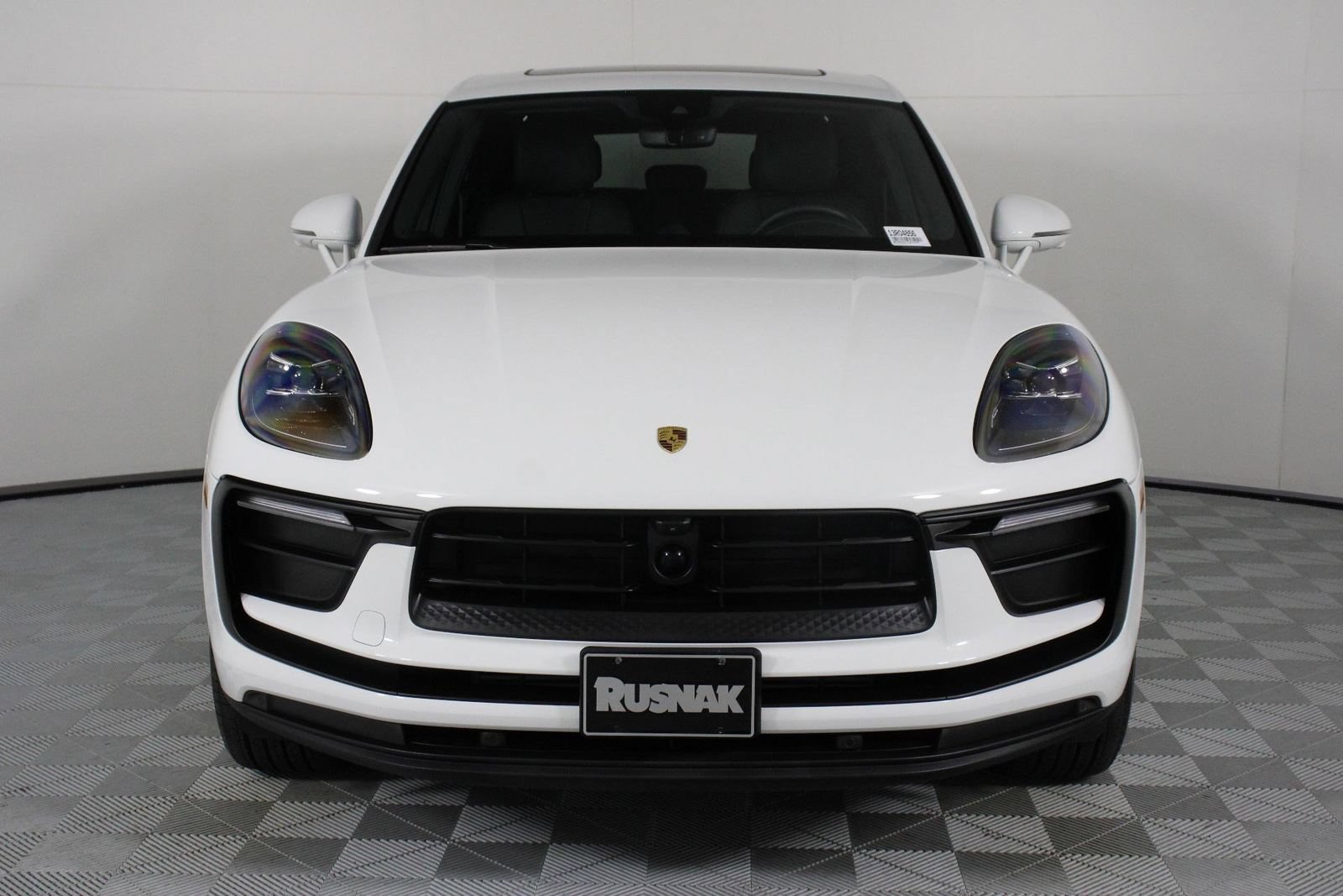 Certified 2026 Porsche Macan AWD/4WD image 10