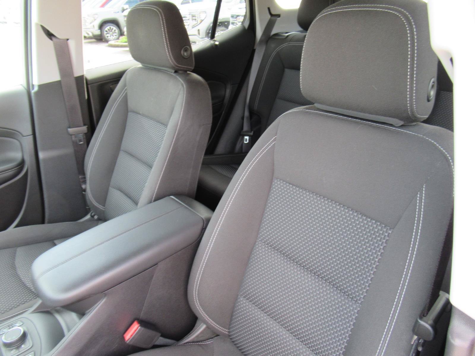 Used 2024 GMC Terrain SLE w/ Driver Convenience Package FWD image 19