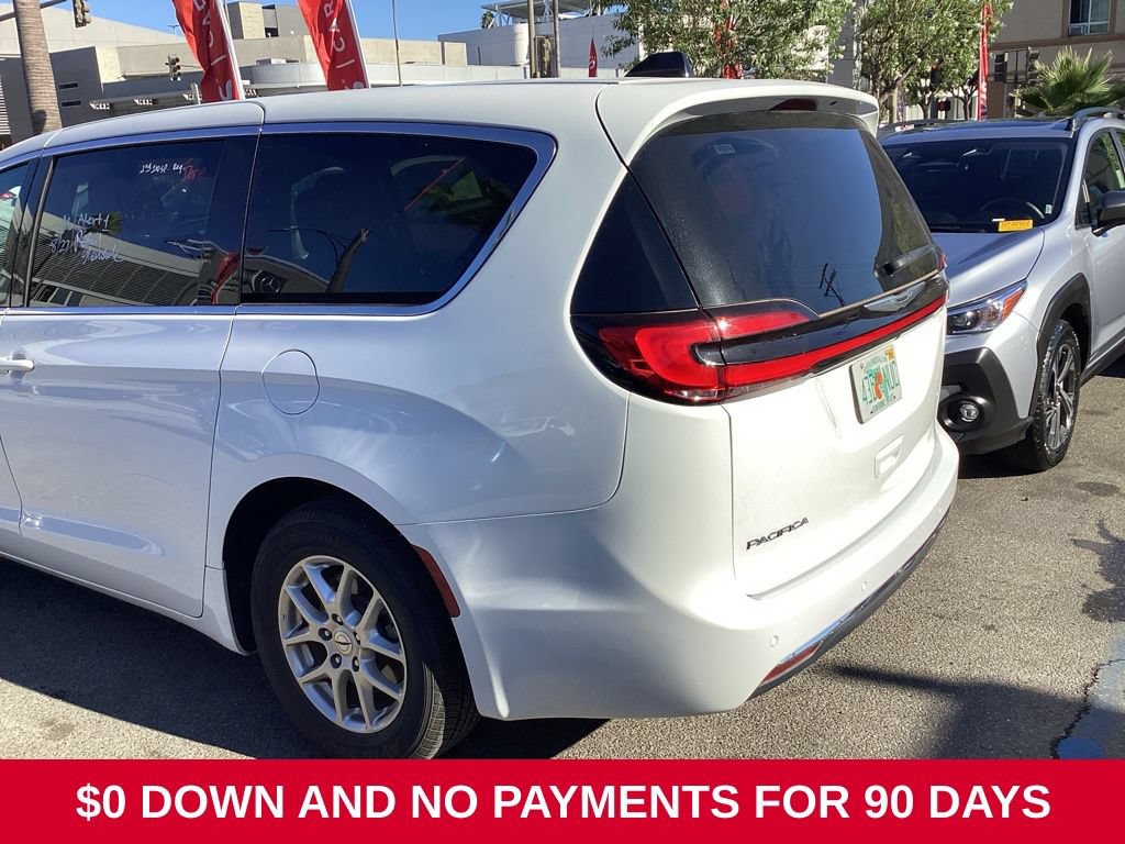 Used 2025 Chrysler Pacifica Select FWD image 7