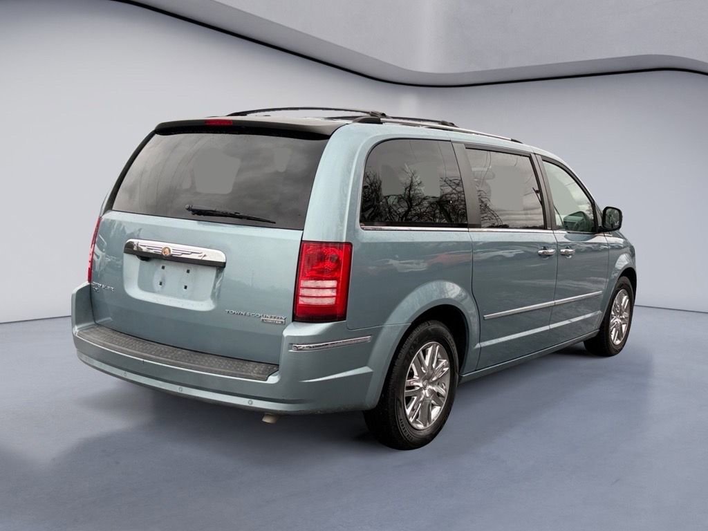 Used 2010 Chrysler Town & Country Limited image 3
