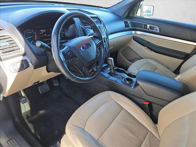 Used 2017 Ford Explorer XLT image 9