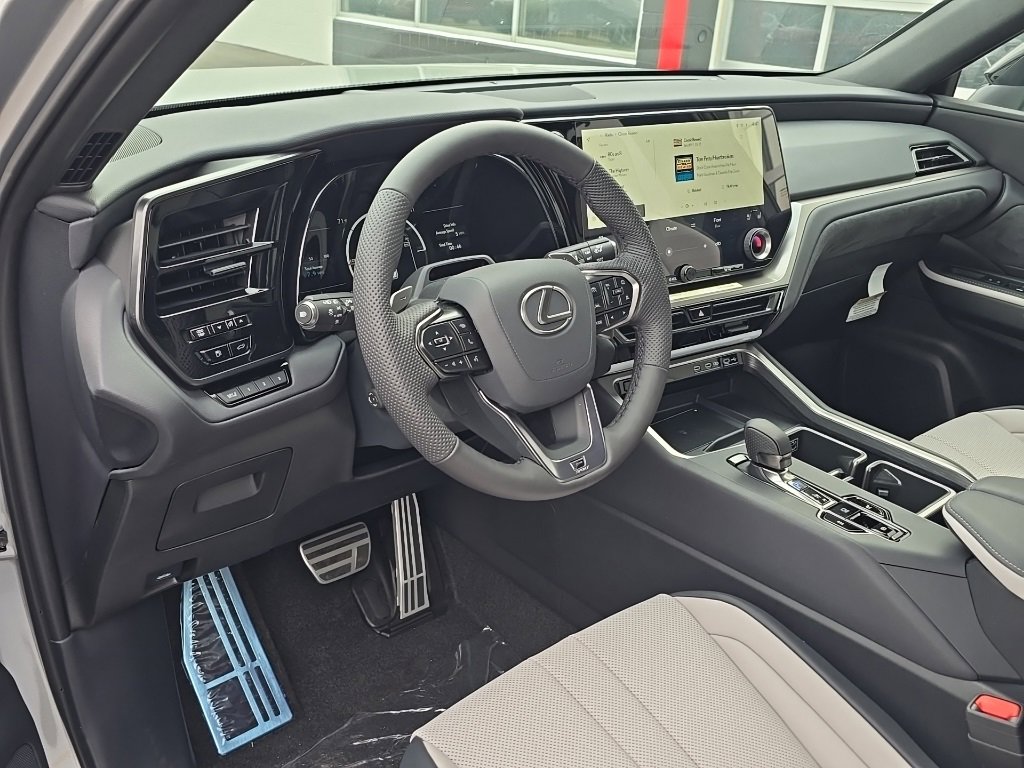 New 2026 Lexus TX 500h AWD image 12