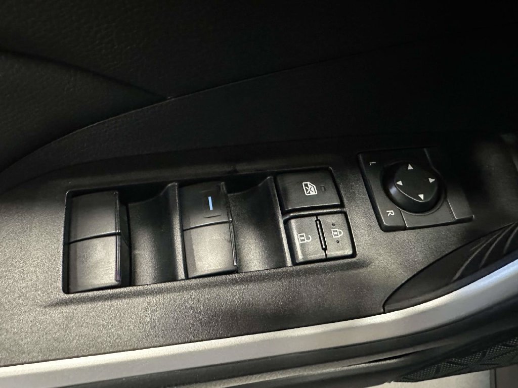 Used 2023 Toyota RAV4 LE AWD/4WD image 18
