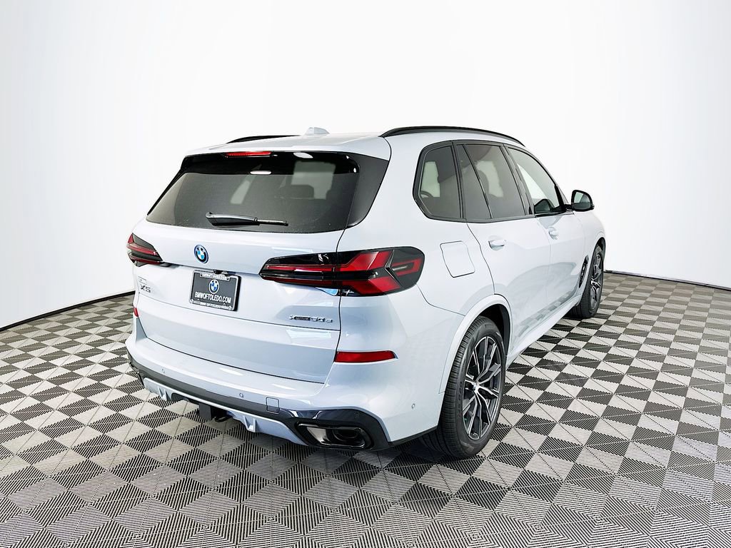 Used 2026 BMW X5 xDrive50e image 8