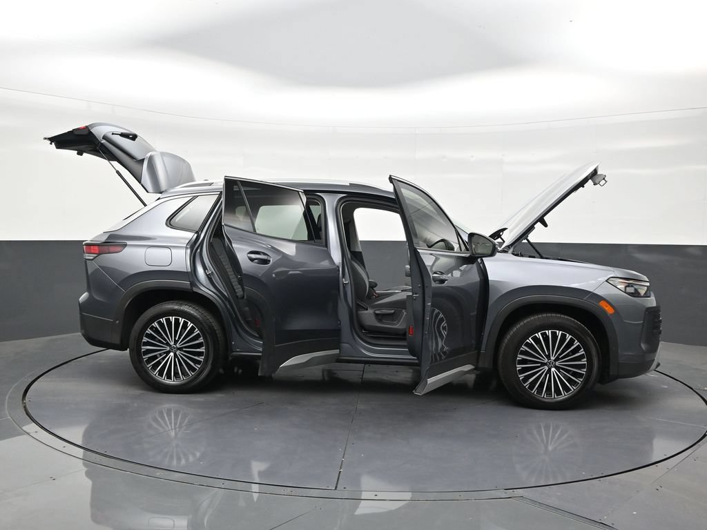 Used 2025 Volkswagen Tiguan S FWD image 29