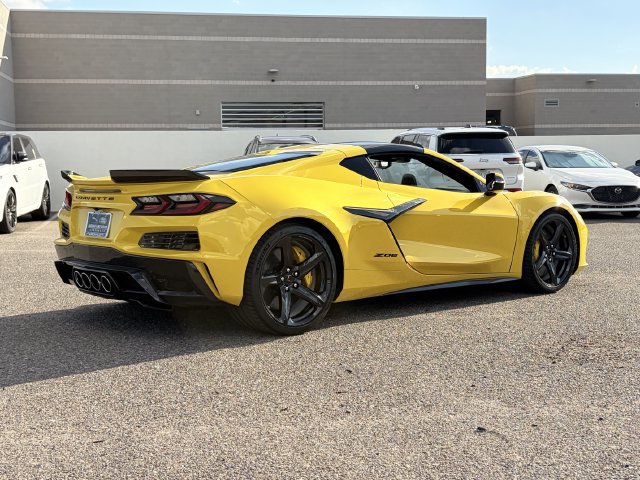 Used 2025 Chevrolet Corvette Z06 RWD image 27
