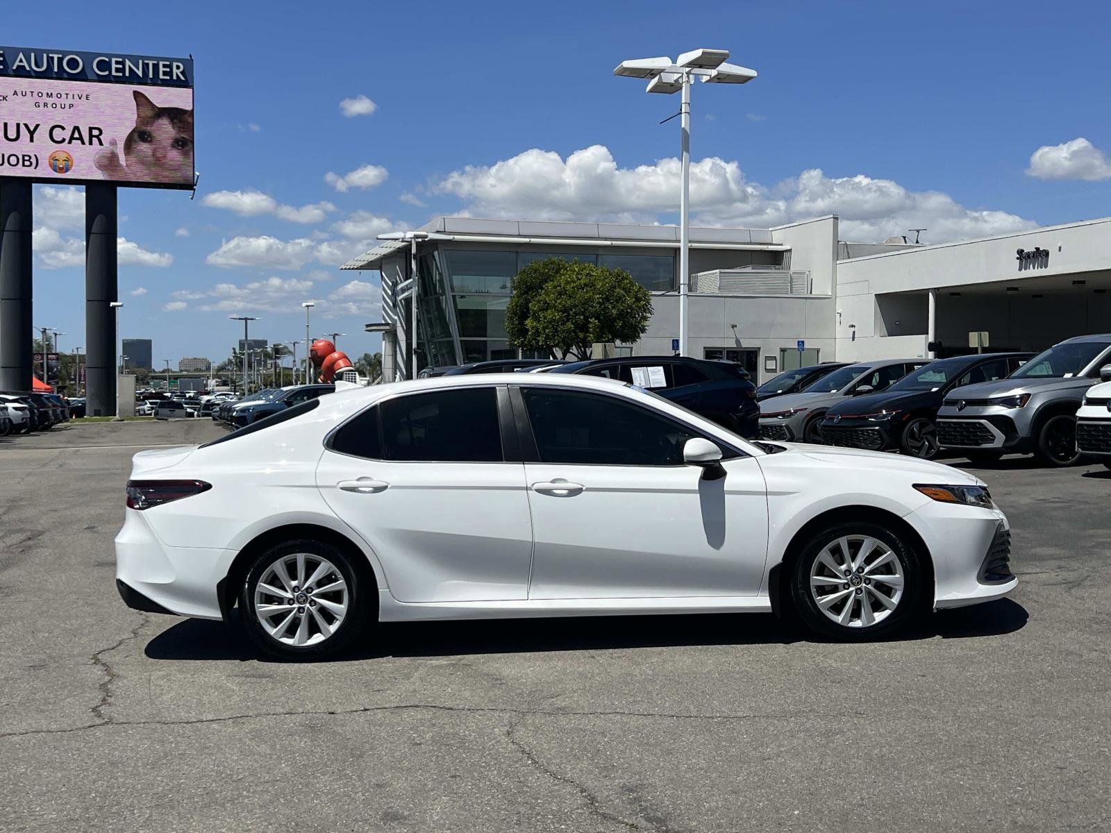 Used 2022 Toyota Camry LE FWD image 26