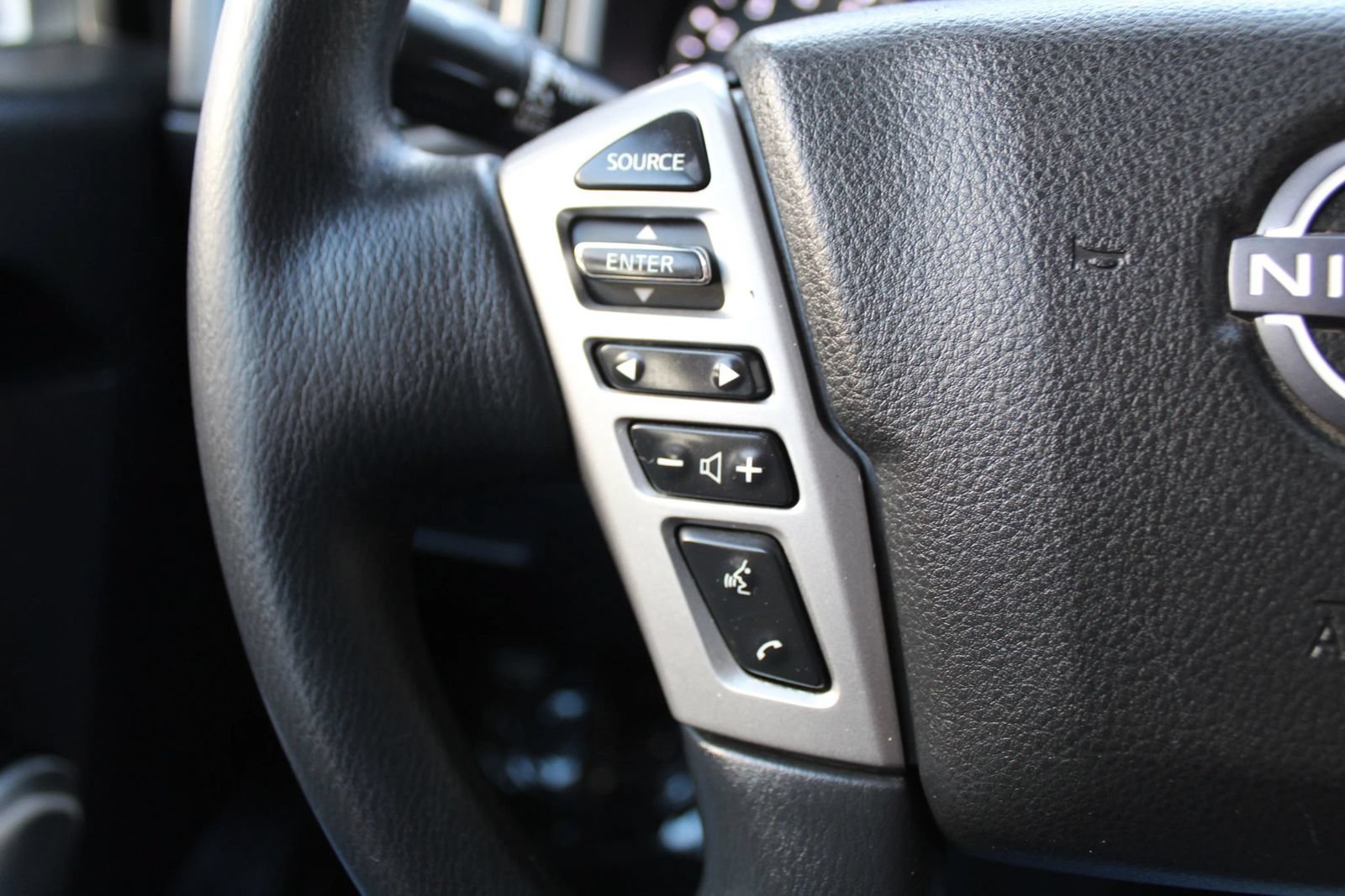 Used 2023 Nissan Titan SV RWD image 16