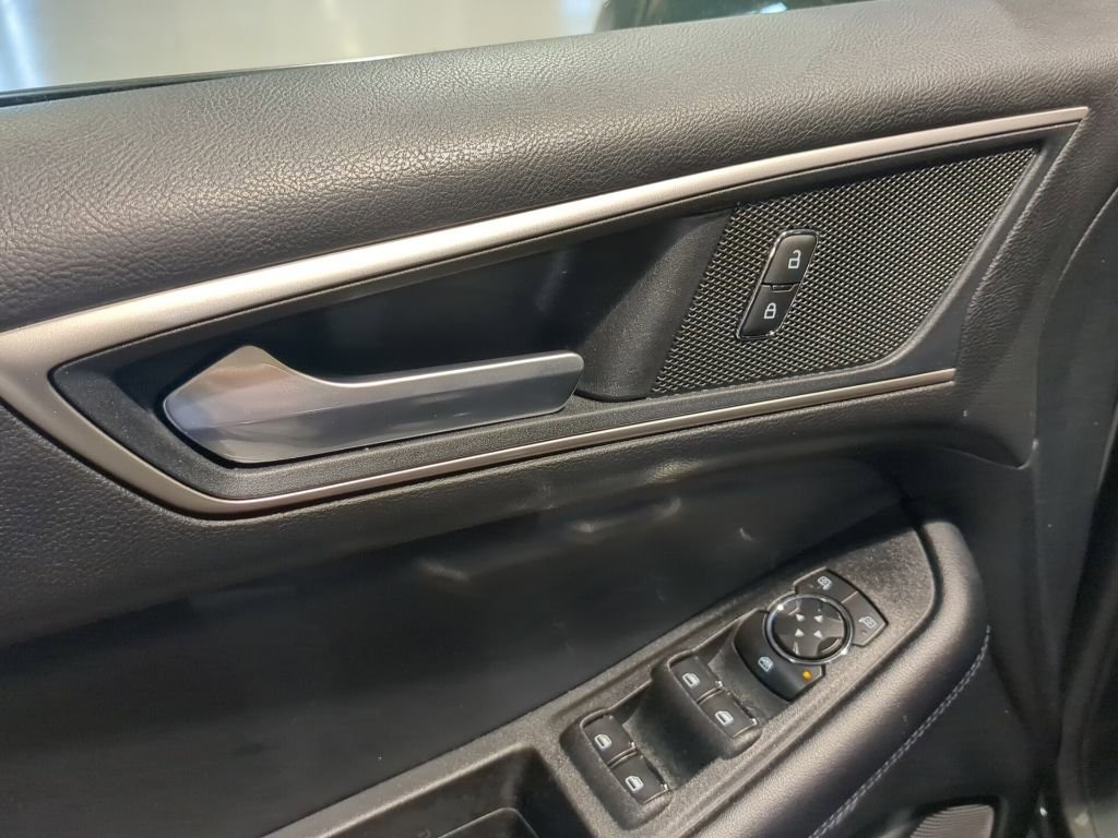 Used 2022 Ford Edge SEL w/ Convenience Package image 17