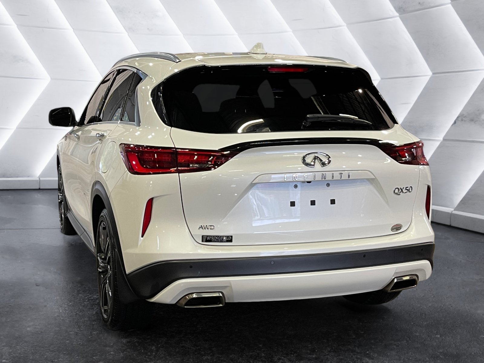 Used 2022 INFINITI QX50 Luxe w/ Appearance Package AWD/4WD image 4