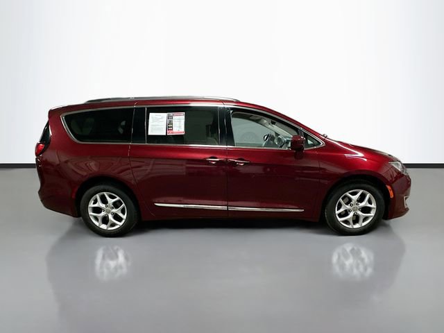 Used 2017 Chrysler Pacifica Touring-L image 5