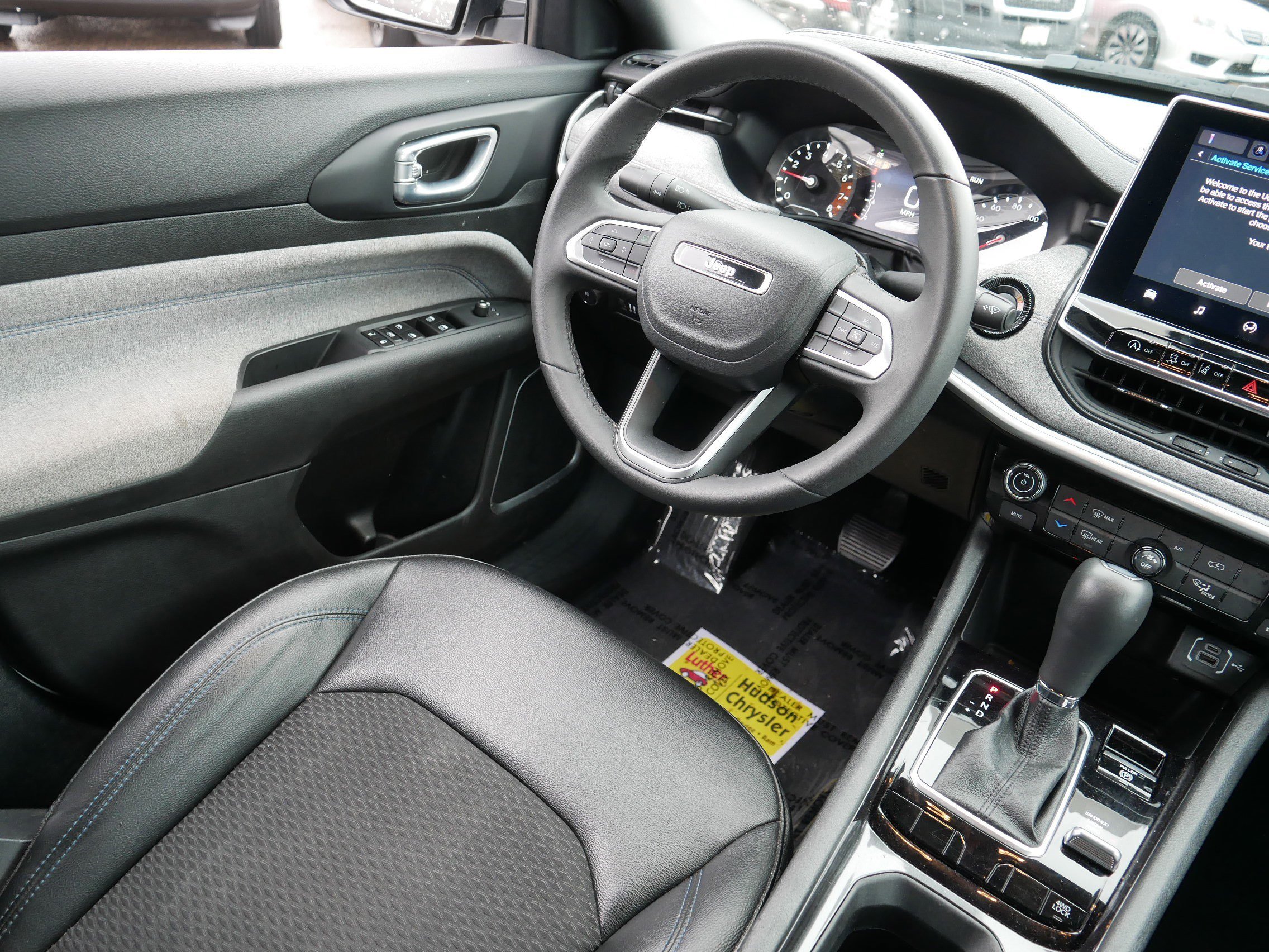 Certified 2024 Jeep Compass Latitude image 9