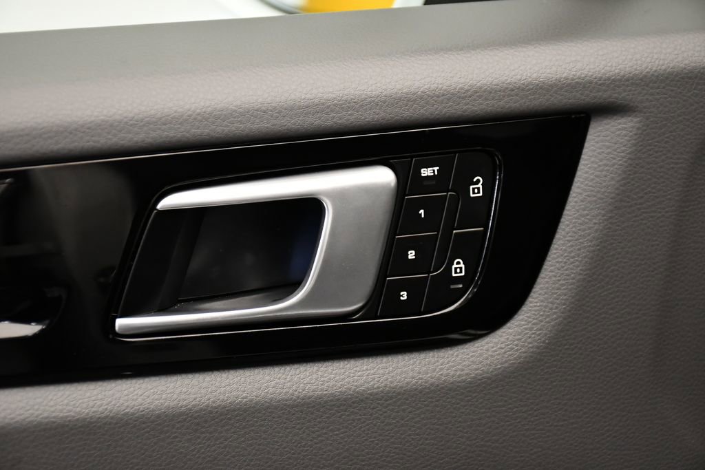 Used 2023 Porsche Cayenne image 36
