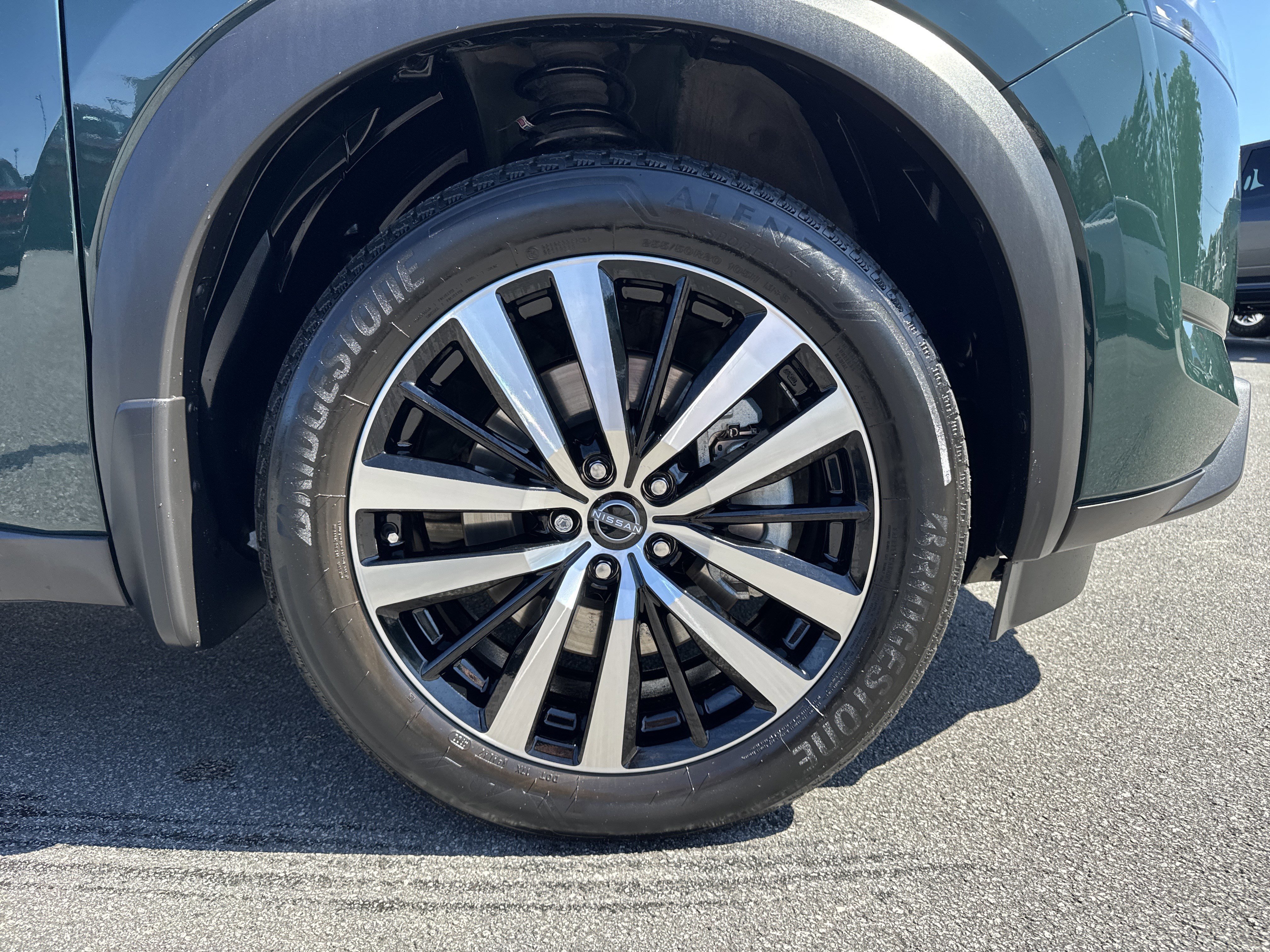 Used 2023 Nissan Pathfinder Platinum image 11