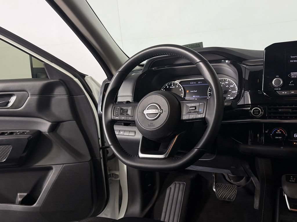 Used 2024 Nissan Pathfinder SV w/ Black Appearance Package FWD image 15