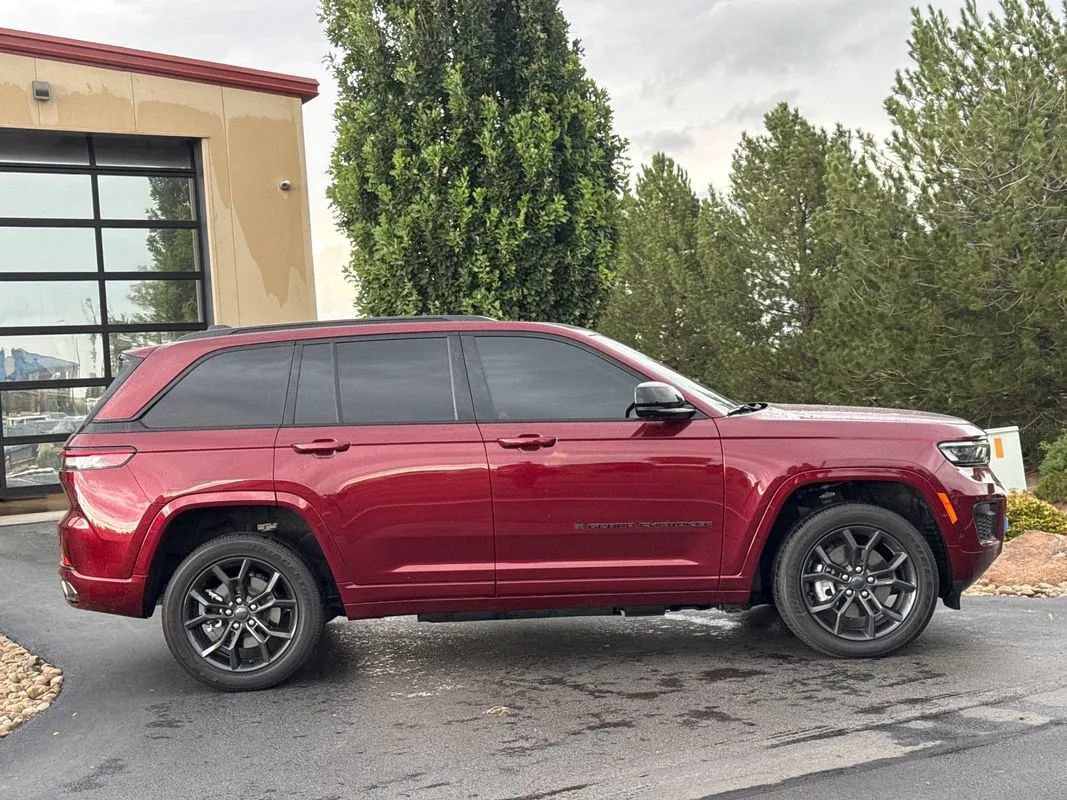 Used 2023 Jeep Grand Cherokee 30th Anniversary AWD/4WD image 41