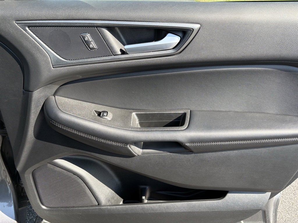 Used 2024 Ford Edge SE w/ Black Appearance Package image 26