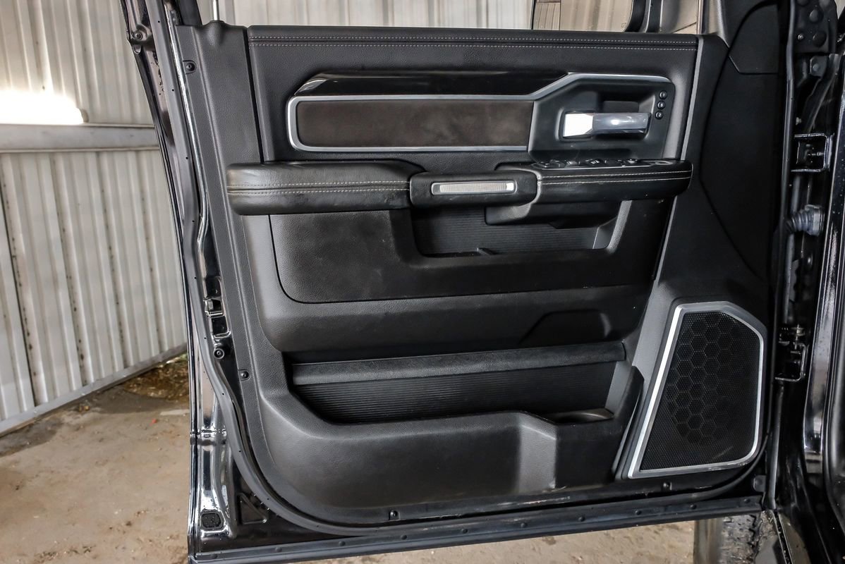 Used 2019 RAM 2500 Laramie w/ Black Appearance Package AWD/4WD image 43