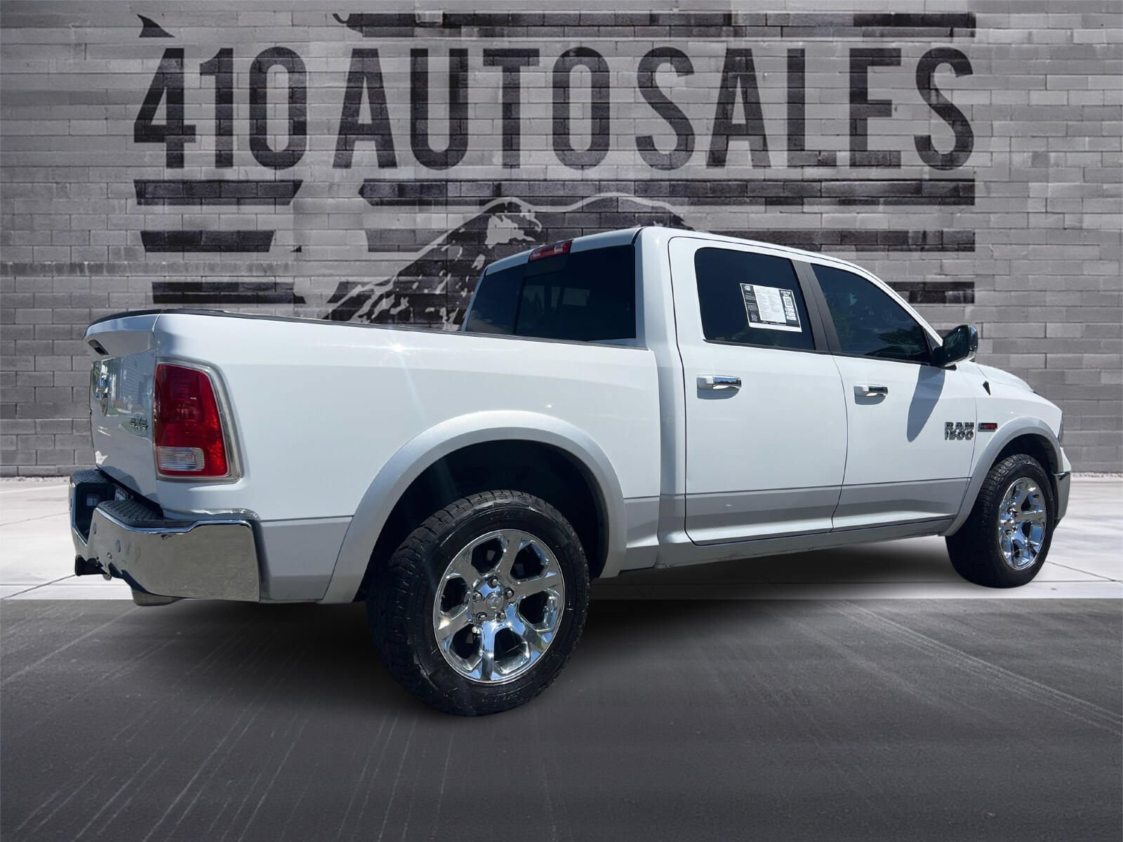 Used 2018 RAM 1500 Laramie AWD/4WD image 4