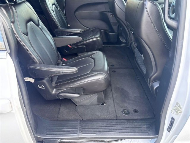 Used 2025 Chrysler Pacifica Select image 27