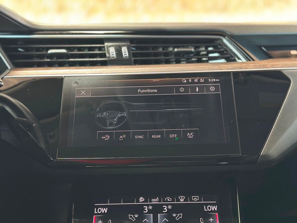 Used 2019 Audi e-tron Prestige w/ Prestige Package image 48