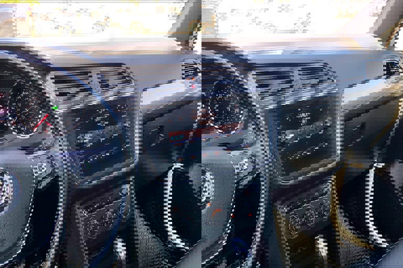 Used 2020 Volkswagen Tiguan SE R-Line image 7