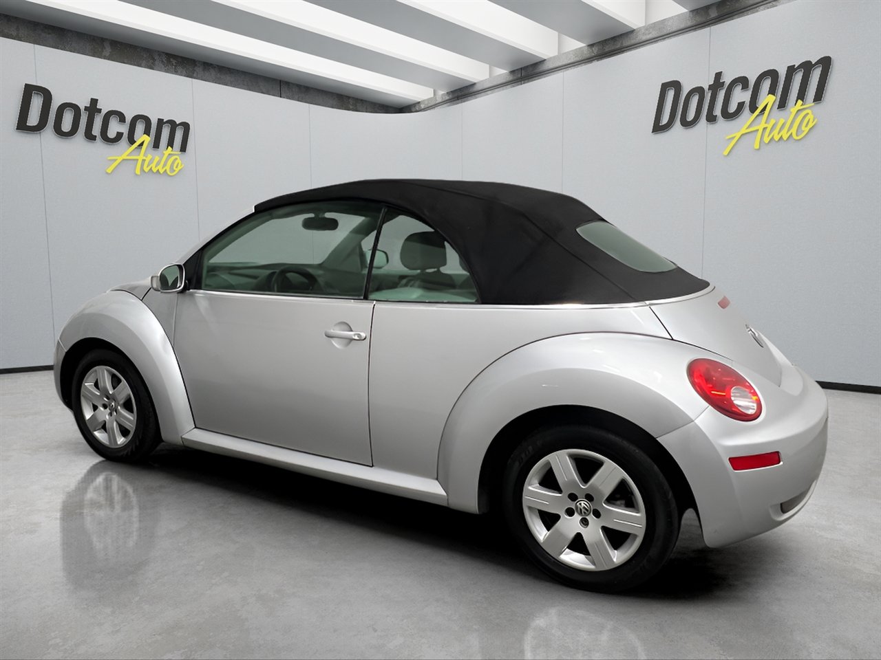 Used 2007 Volkswagen Beetle Convertible w/ Package 1 image 4