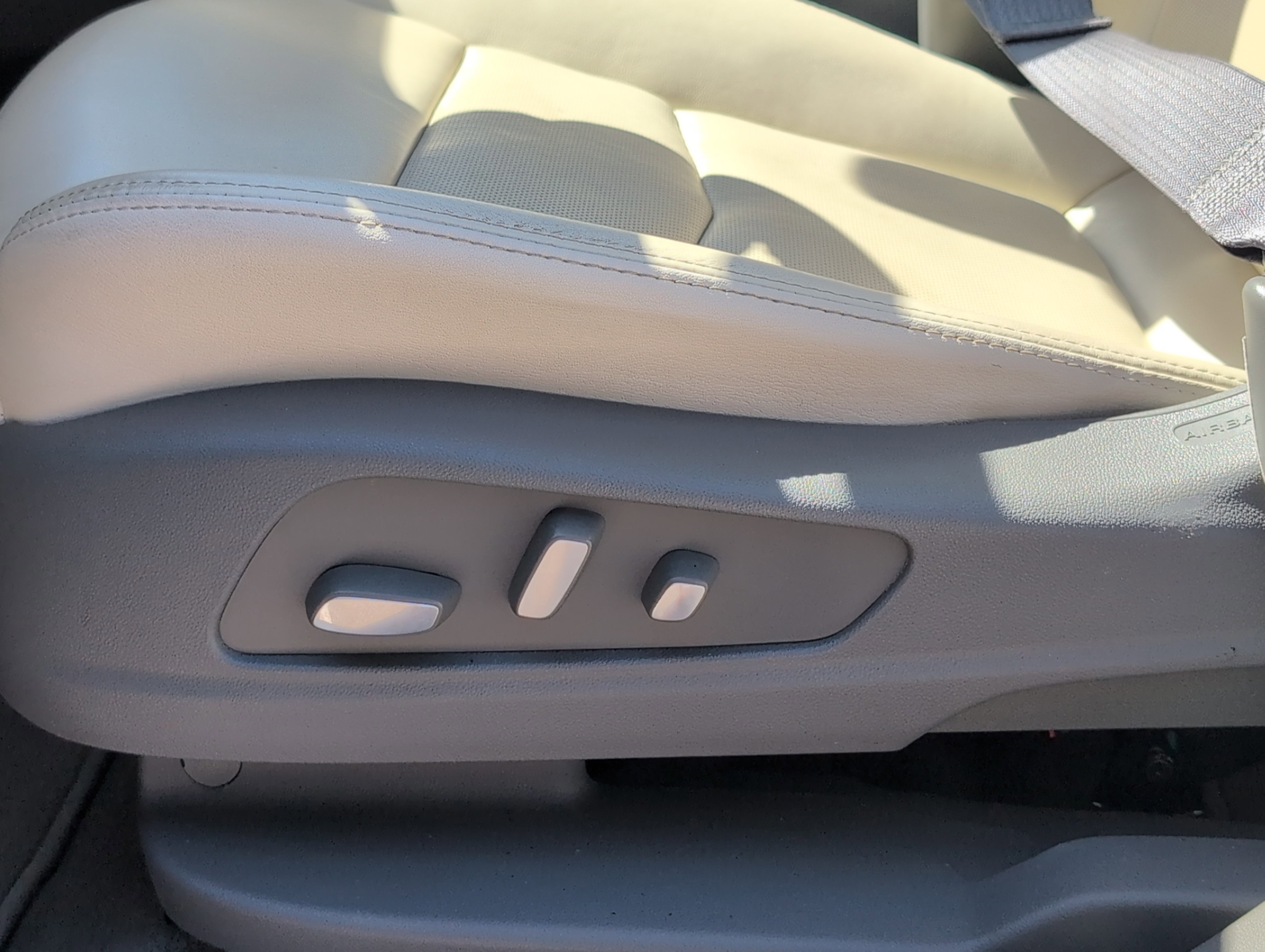 Certified 2022 Cadillac XT5 Premium Luxury FWD image 14