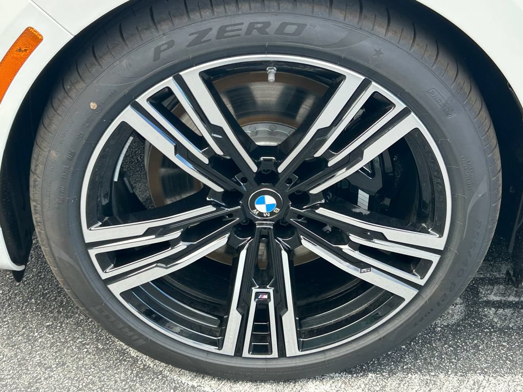 New 2026 BMW i7 M70 w/ Executive Package AWD/4WD image 9