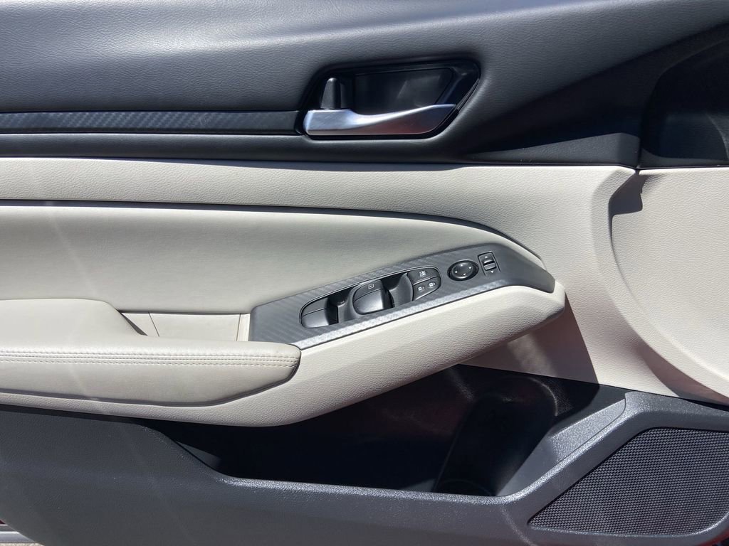 Used 2025 Nissan Altima 2.5 SV image 25