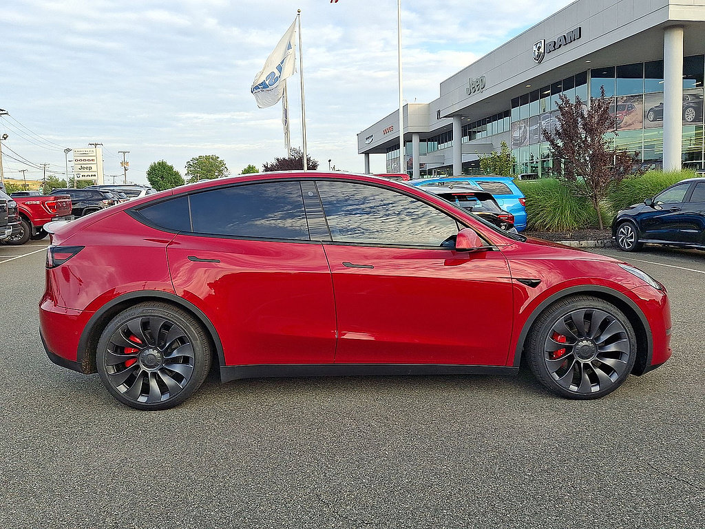 Used 2022 Tesla Model Y Performance AWD/4WD image 32