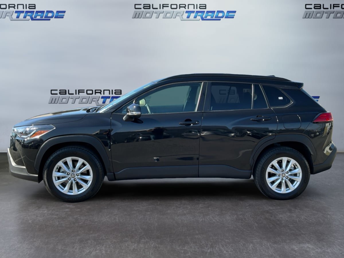 Used 2025 Toyota Corolla Cross LE FWD image 5