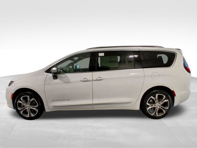 New 2026 Chrysler Pacifica Pinnacle AWD/4WD image 2