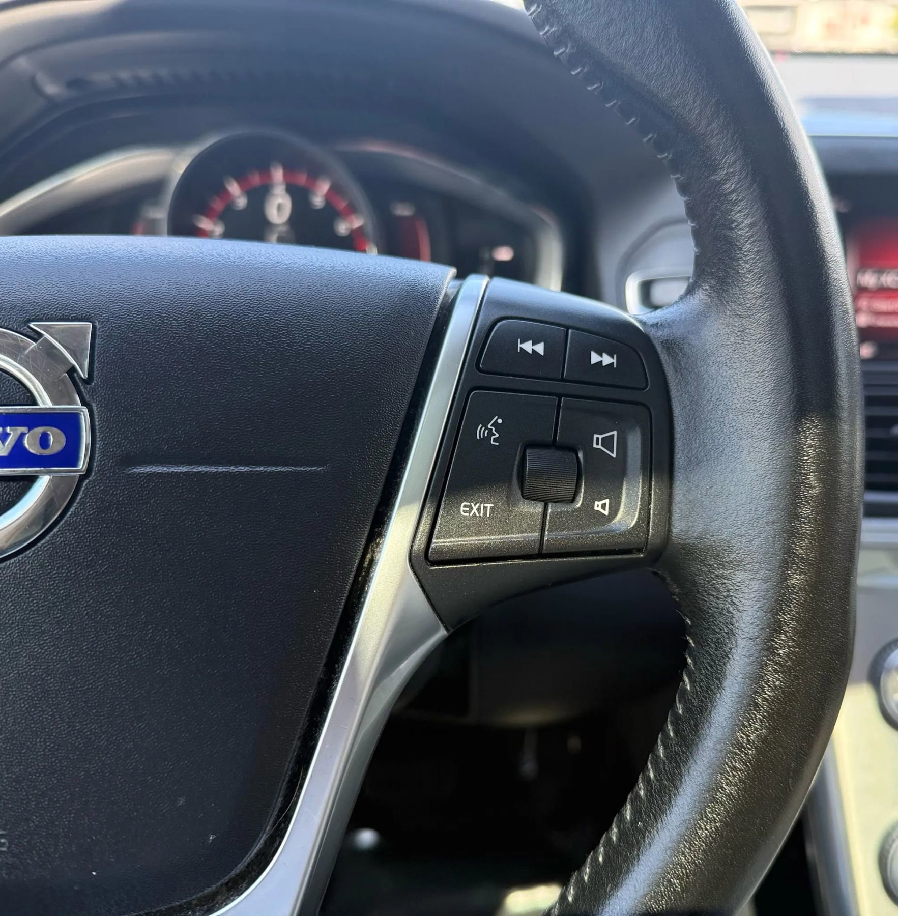 Used 2017 Volvo XC60 T6 Dynamic w/ Preferred Option Package image 15